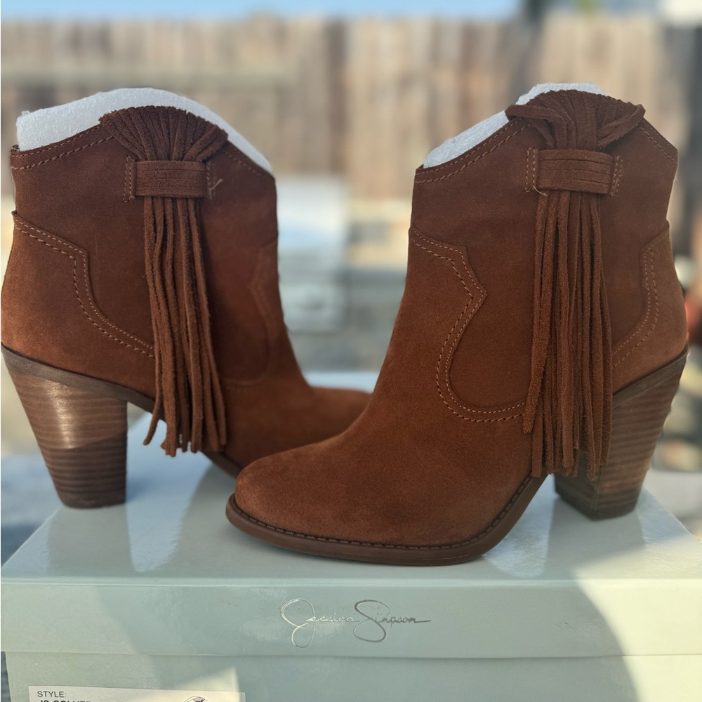 Jessica Simpson split suede fringe booties! Size 7.5!